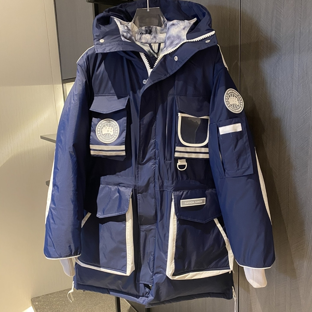 Canada Goose  Women's fashionable long sleeve casual down jacket